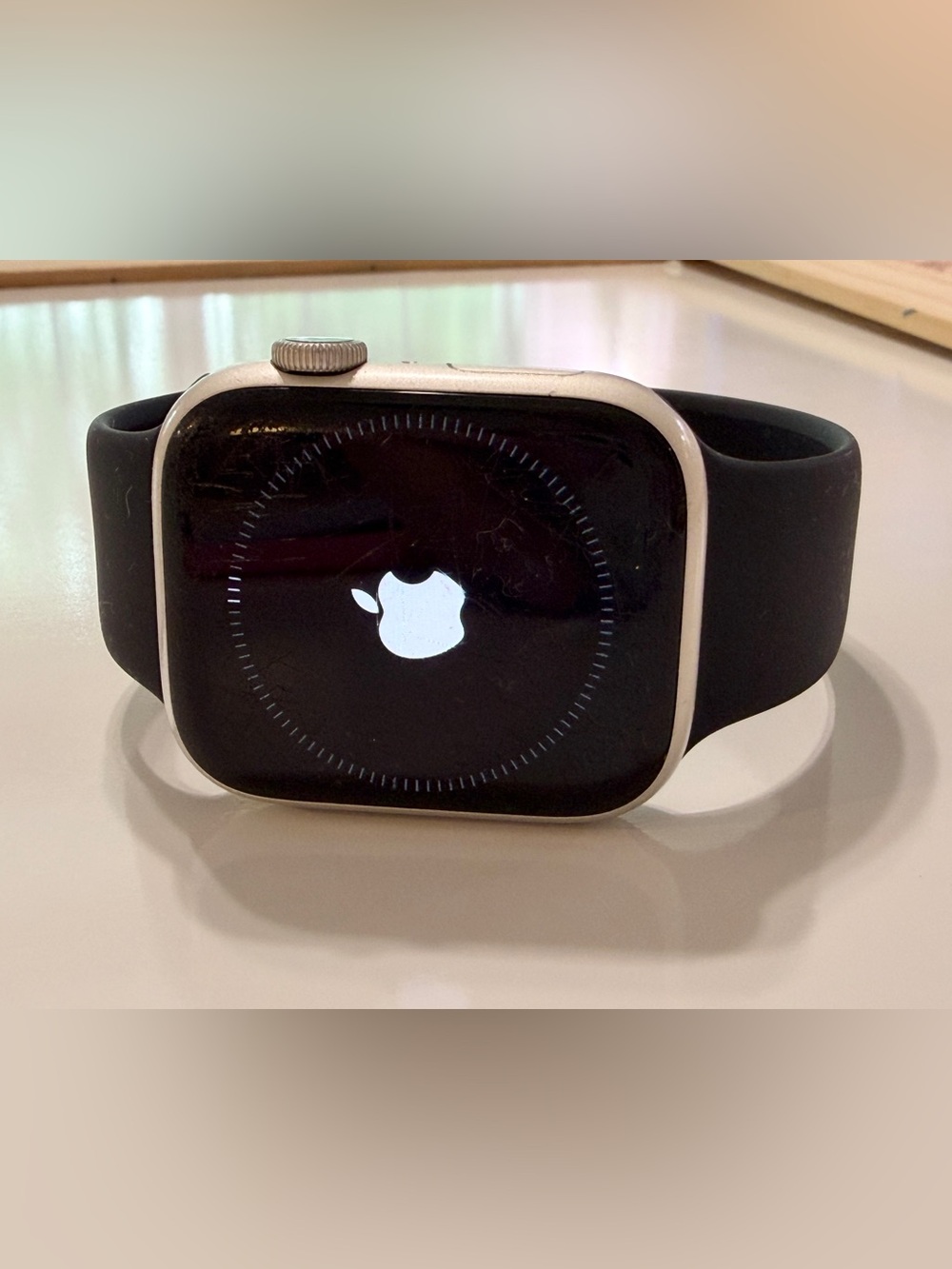 Apple Watch Series 7 45 mm in Starlight Aluminum WiFi and Cellular - Picture 3 of 15